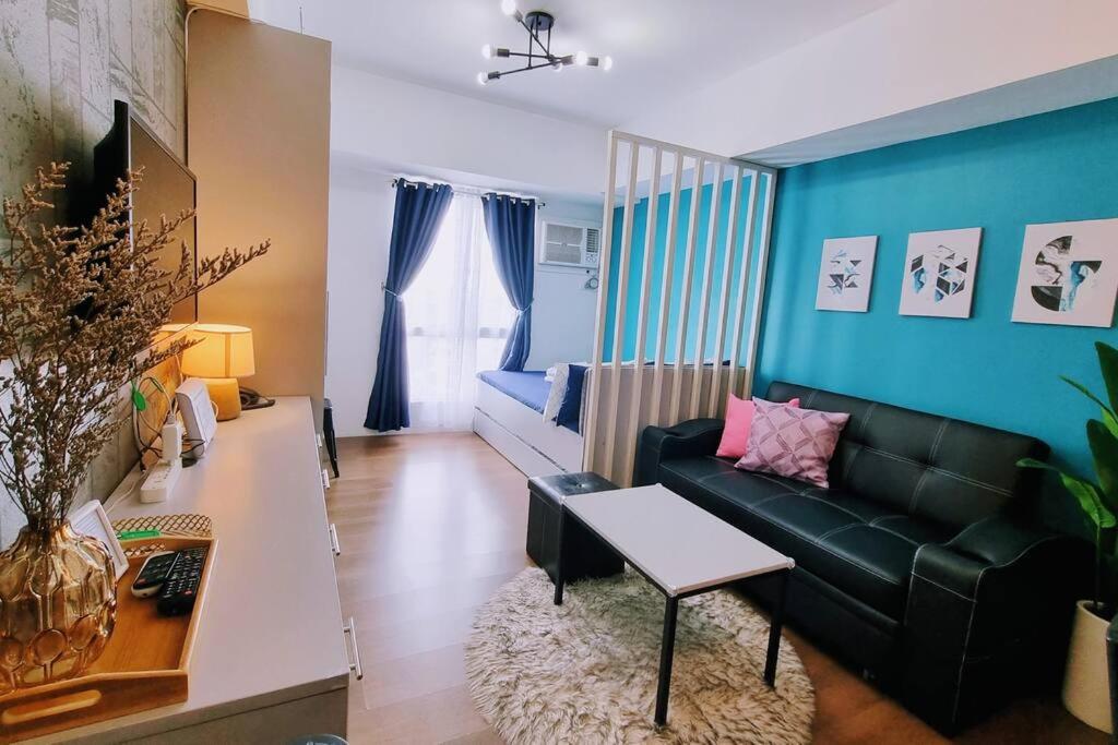 אזור ישיבה ב-Violet's Studio, Riala IT Park, Cebu