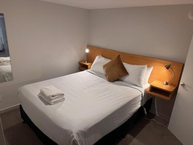 Lakefront Apartments,18 LAKE ESPLANADE ROAD - Resim 8