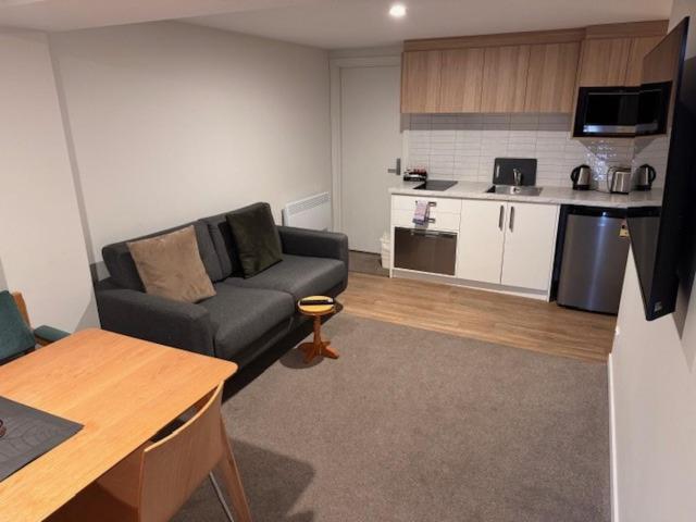 Lakefront Apartments,18 LAKE ESPLANADE ROAD - Resim 9