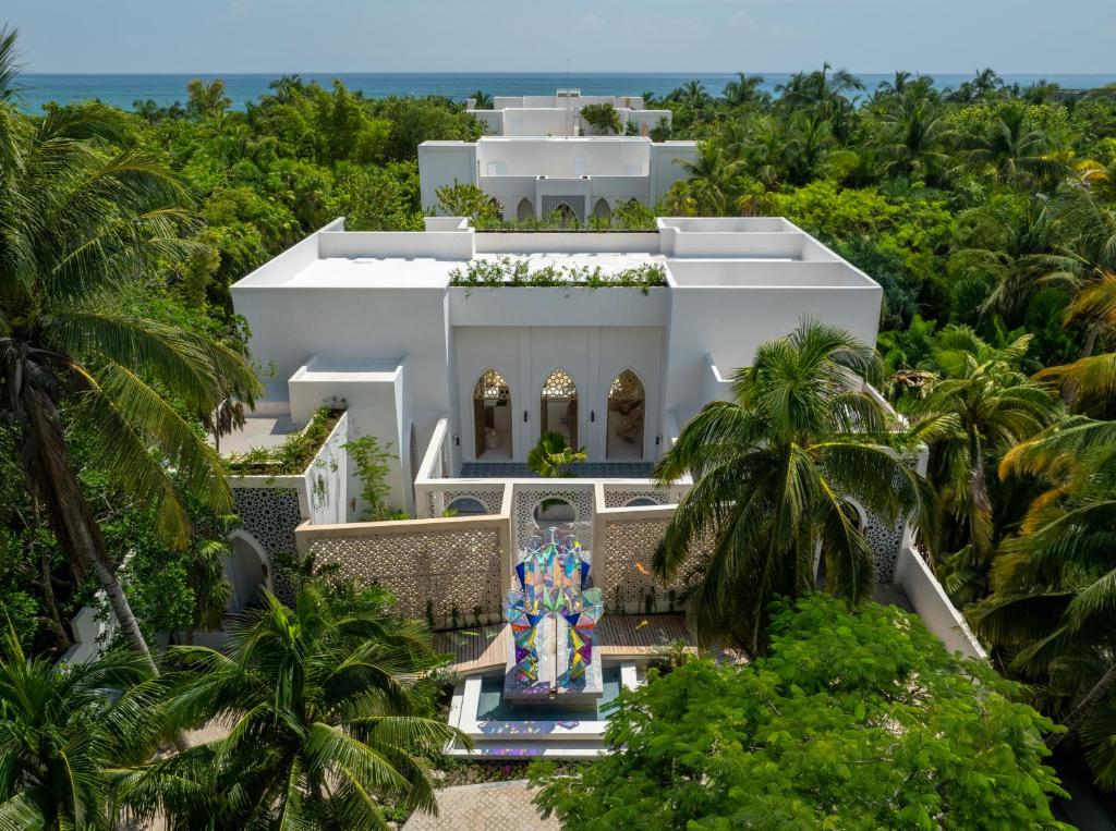 Сад в Sana Tulum Beachfront Boutique Hotel