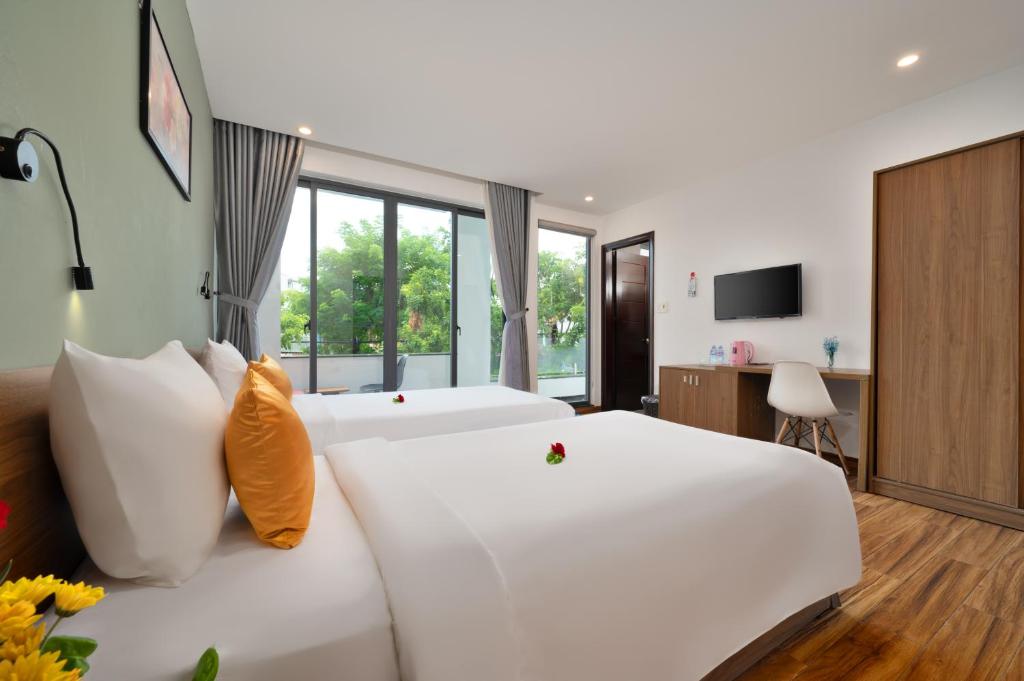 Postel nebo postele na pokoji v ubytování Hoi An January Villa
