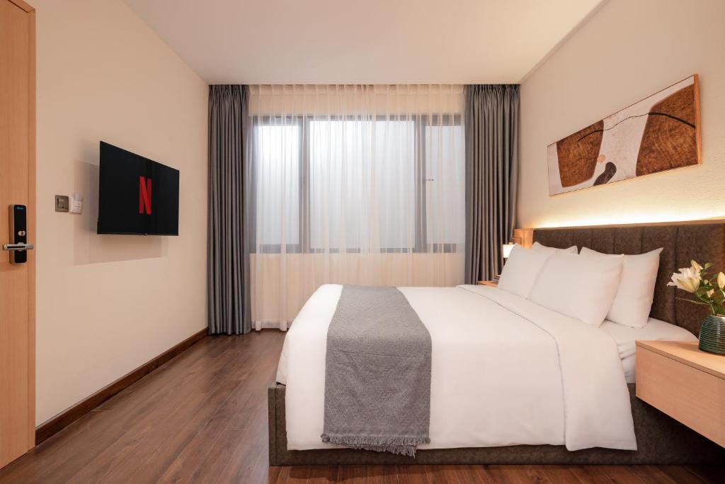 Televiisor ja/või meelelahutuskeskus majutusasutuses Keypad Hotel - Linh Lang