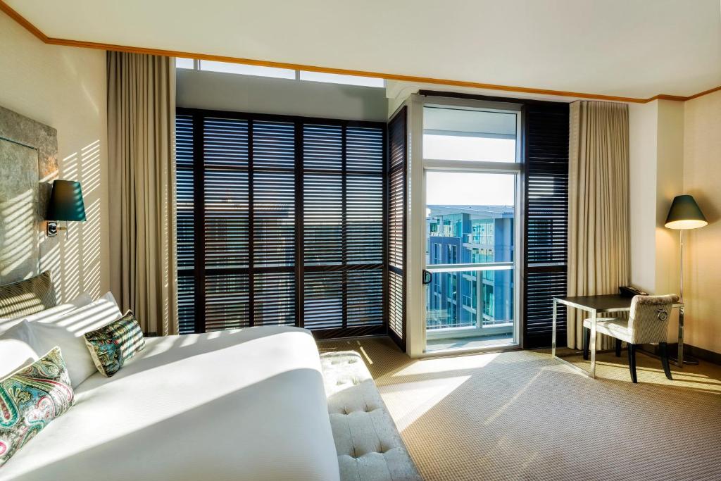 Sofitel Auckland Viaduct Harbour photo
