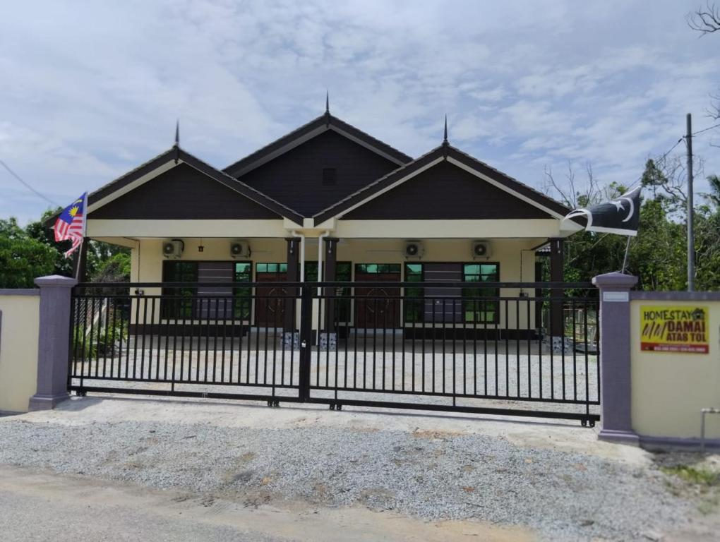 Bangunan di mana terletaknya rumah percutian