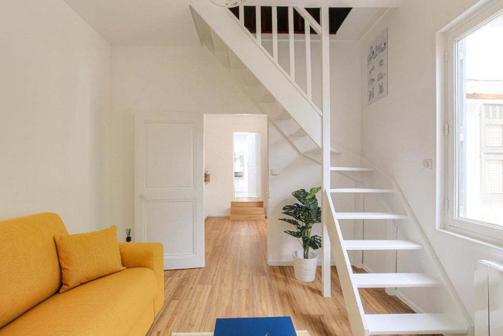 Posezení v ubytování Maison cosy avec terrasse à 15 minutes de Lyon et WIFI