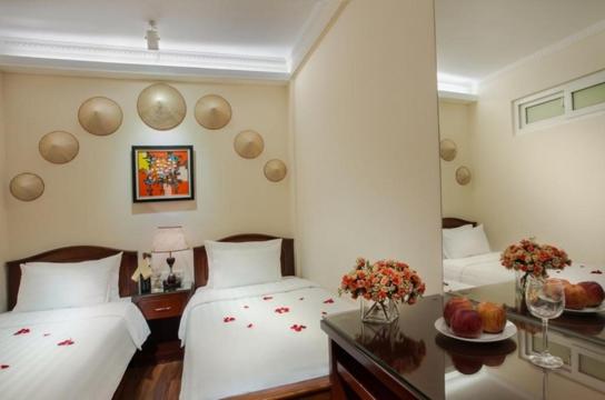Postel nebo postele na pokoji v ubytování Viet Hotel & Travel