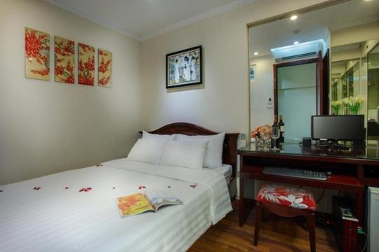Postel nebo postele na pokoji v ubytování Viet Hotel & Travel