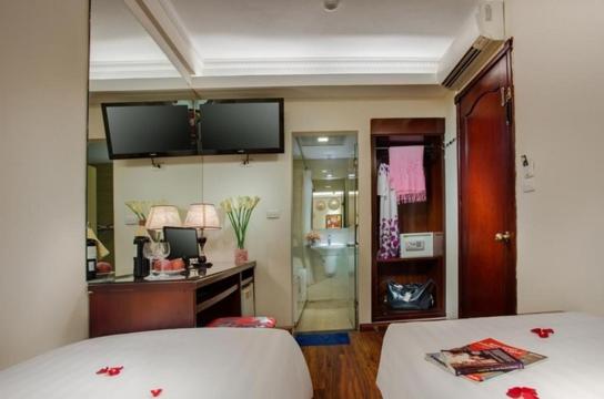 Postel nebo postele na pokoji v ubytování Viet Hotel & Travel
