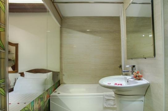 Koupelna v ubytování Viet Hotel & Travel