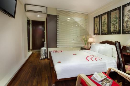 Postel nebo postele na pokoji v ubytování Viet Hotel & Travel
