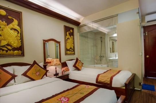 Postel nebo postele na pokoji v ubytování Viet Hotel & Travel