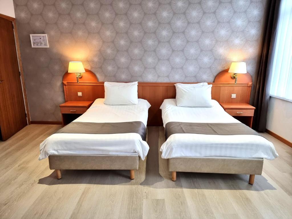 Postel nebo postele na pokoji v ubytování Hotel Cardinal