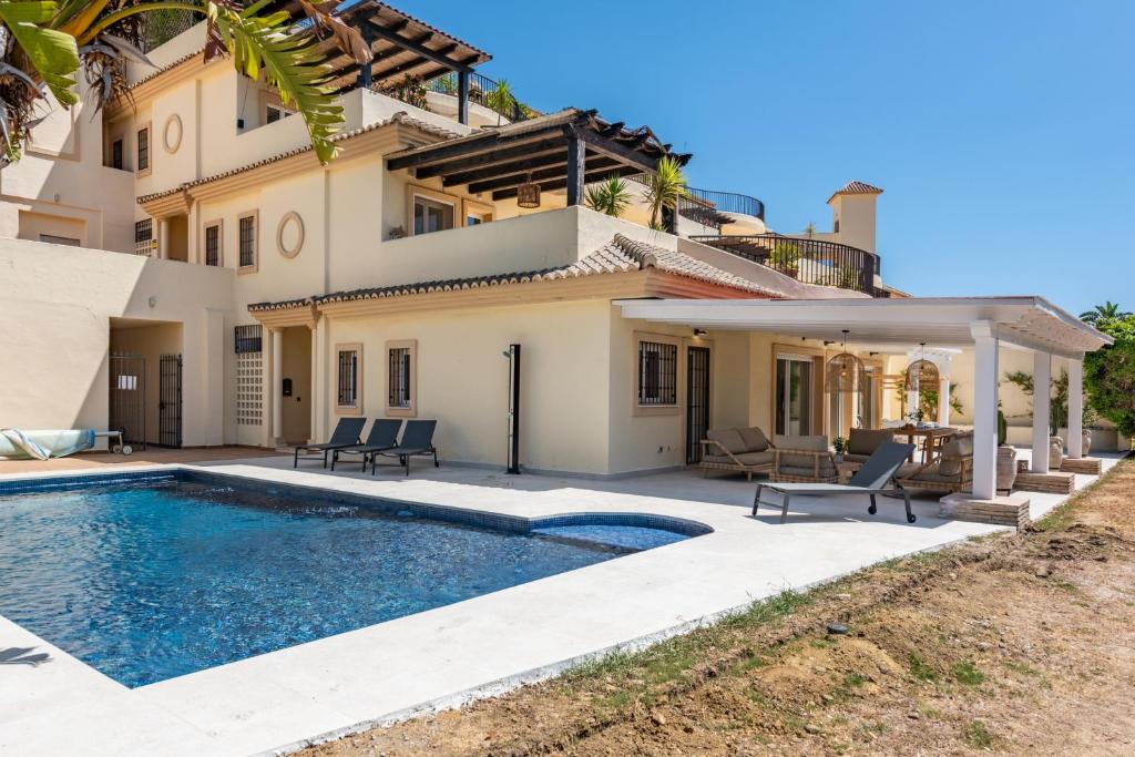 a villa with a swimming pool and a house at San Roque 5001 Golf&Relax in San Roque