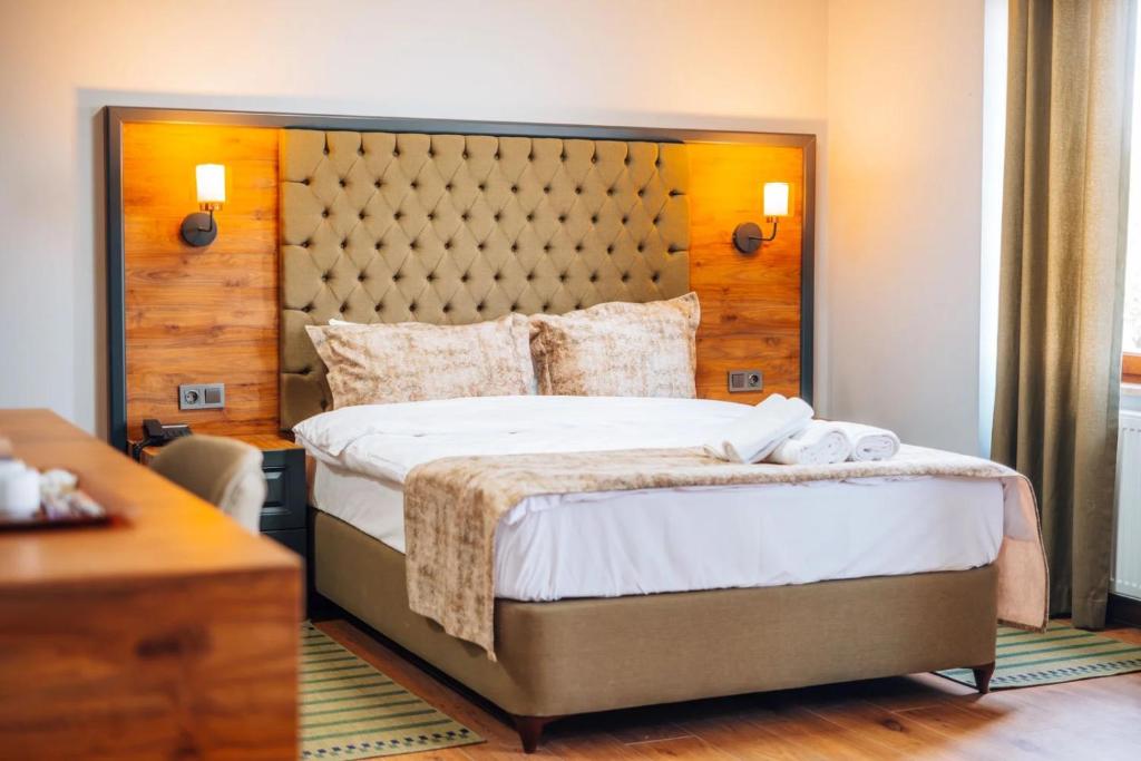 Postel nebo postele na pokoji v ubytování Mysia Olympos Hotel
