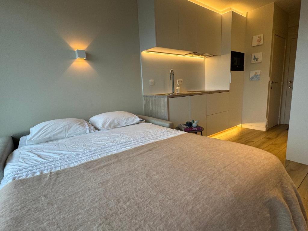 ZeeNest - Stijlvolle studio met terras nabij de zee