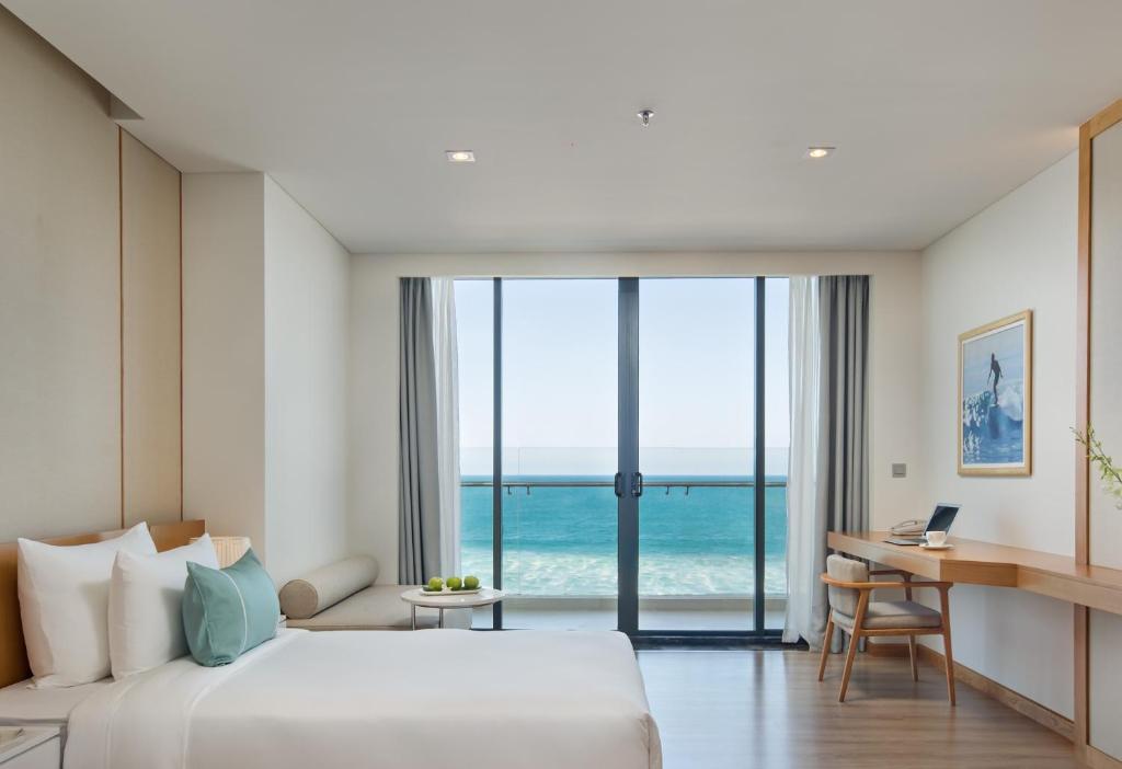 Postel nebo postele na pokoji v ubytování TMS Hotel Da Nang Beach