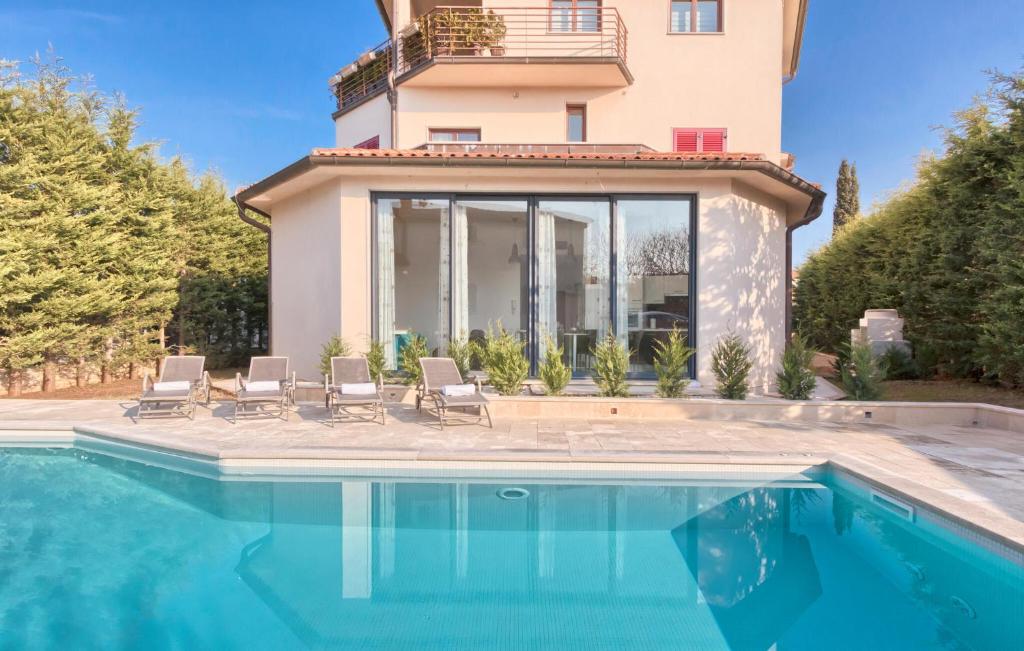 Lovely Apartment In Pula With Wifi