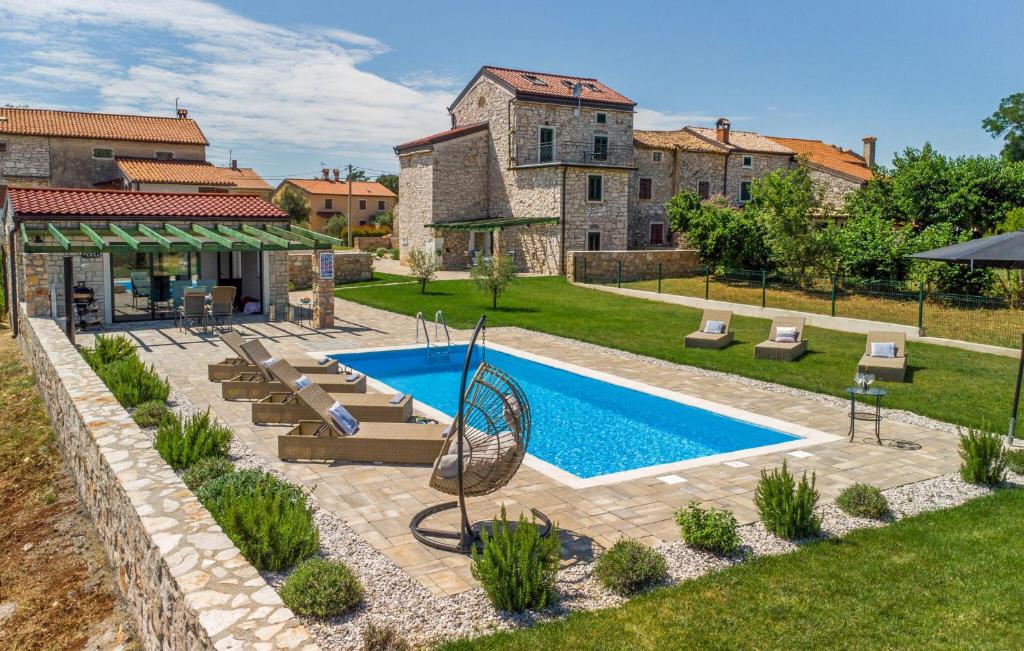 Luxurious Home In Umag With Sauna