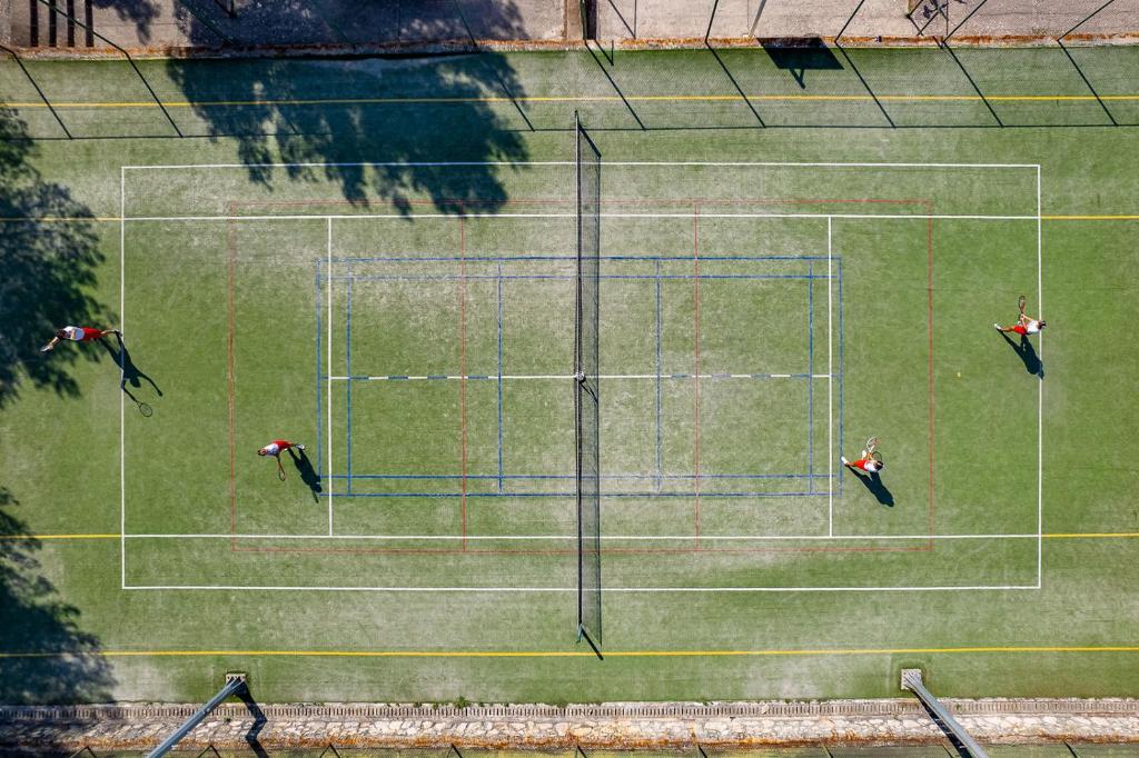 Tenis a/nebo squash v ubytování Mobilheim ANDREA wunderschöne Ferienwohnung direkt am Meer nebo okolí