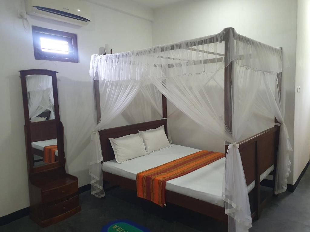 Postel nebo postele na pokoji v ubytování Sayura Beach Hotel