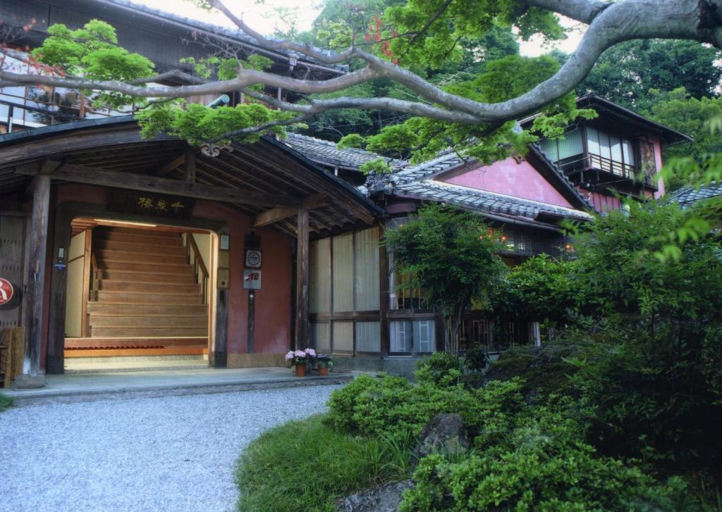 Budova, kde se ryokan nachází