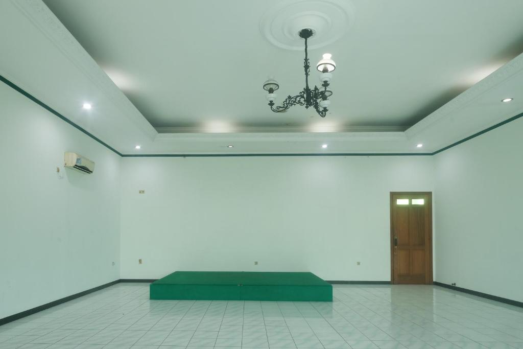 Fotografie z fotogalerie ubytování RedDoorz near XT Square Yogyakarta v destinaci Yogyakarta