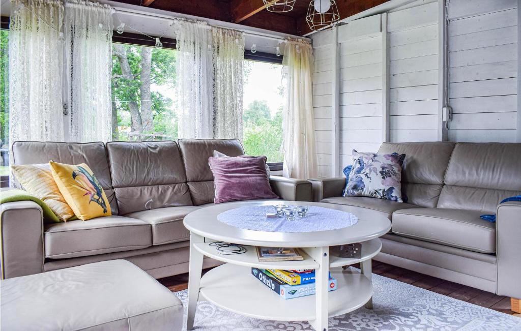Stunning Home In Löttorp With Wifi