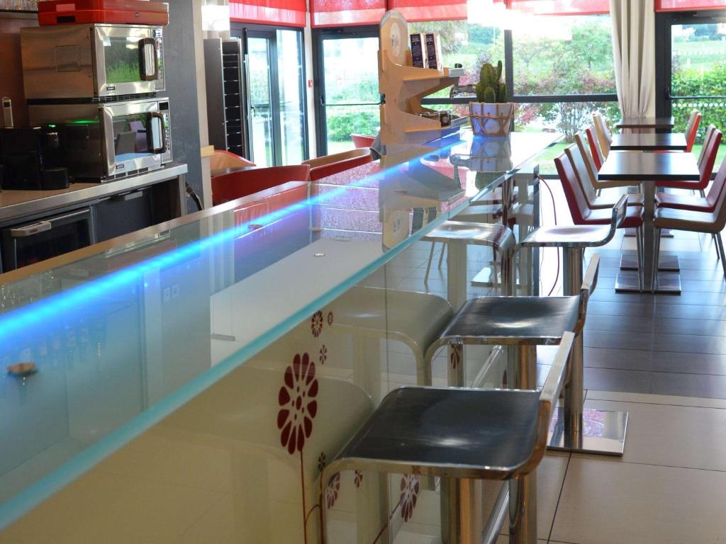 Restaurace v ubytování Hôtel ibis Guingamp Cœur de Bretagne