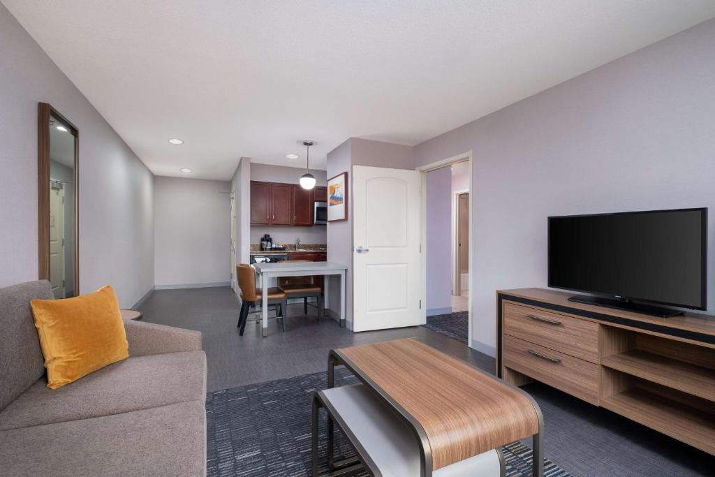 Kuchyň nebo kuchyňský kout v ubytování Homewood Suites Medford