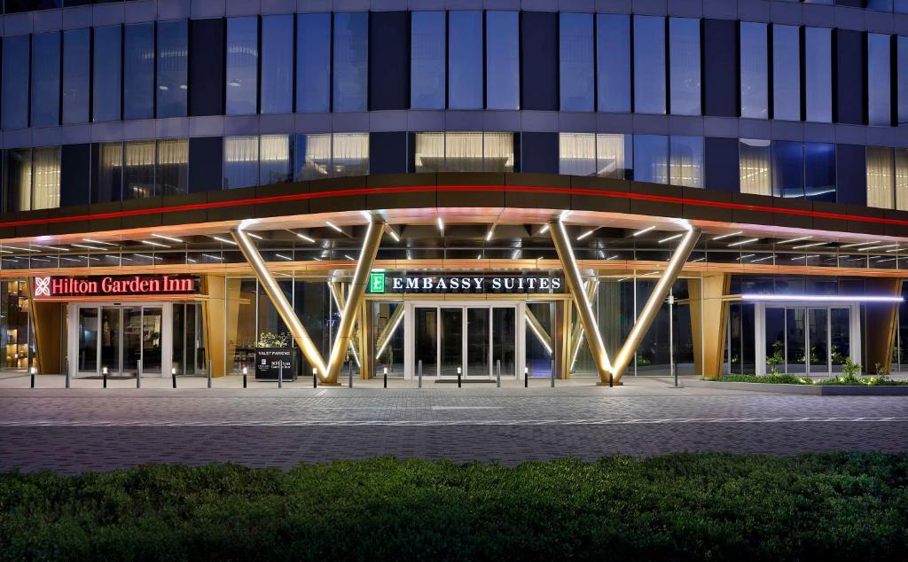 Embassy Suites By Hilton Dubai Business Bay - Resim 6