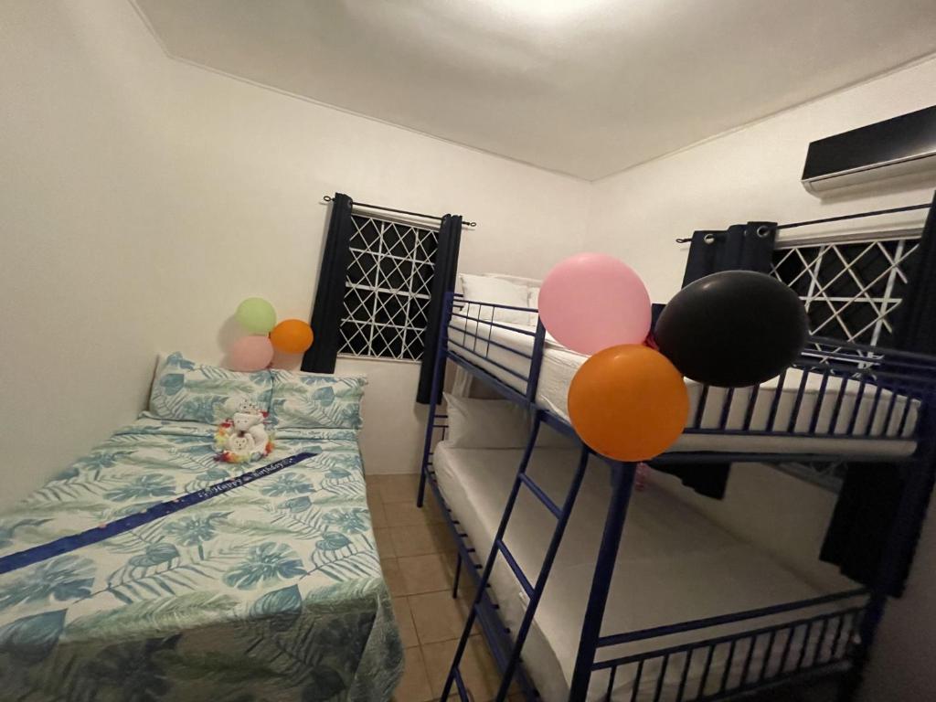 Letto o letti in una camera di Caribbean Dream Vacation Property CD1