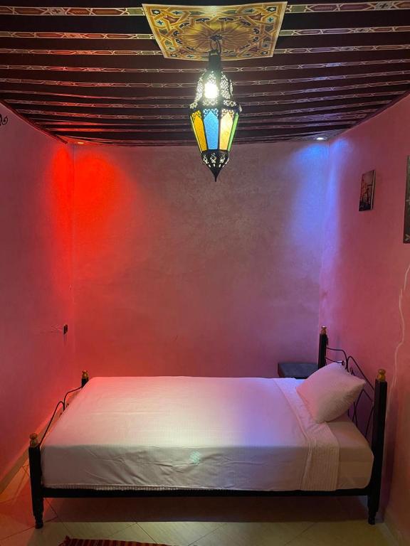 Postel nebo postele na pokoji v ubytování la Kasbah salam