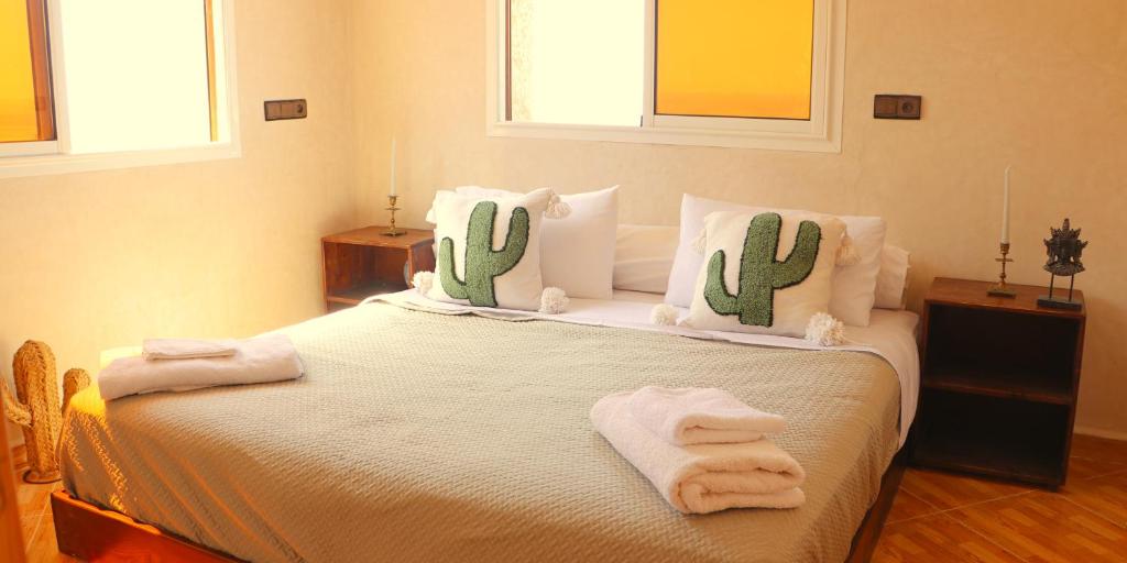 Postel nebo postele na pokoji v ubytování cactus surf experience