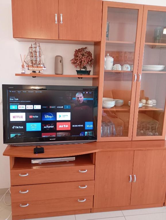 TV a/nebo společenská místnost v ubytování Apartamentos Laterales con Vistas al Mar - Primera Linea - Urb. Marina D'Or