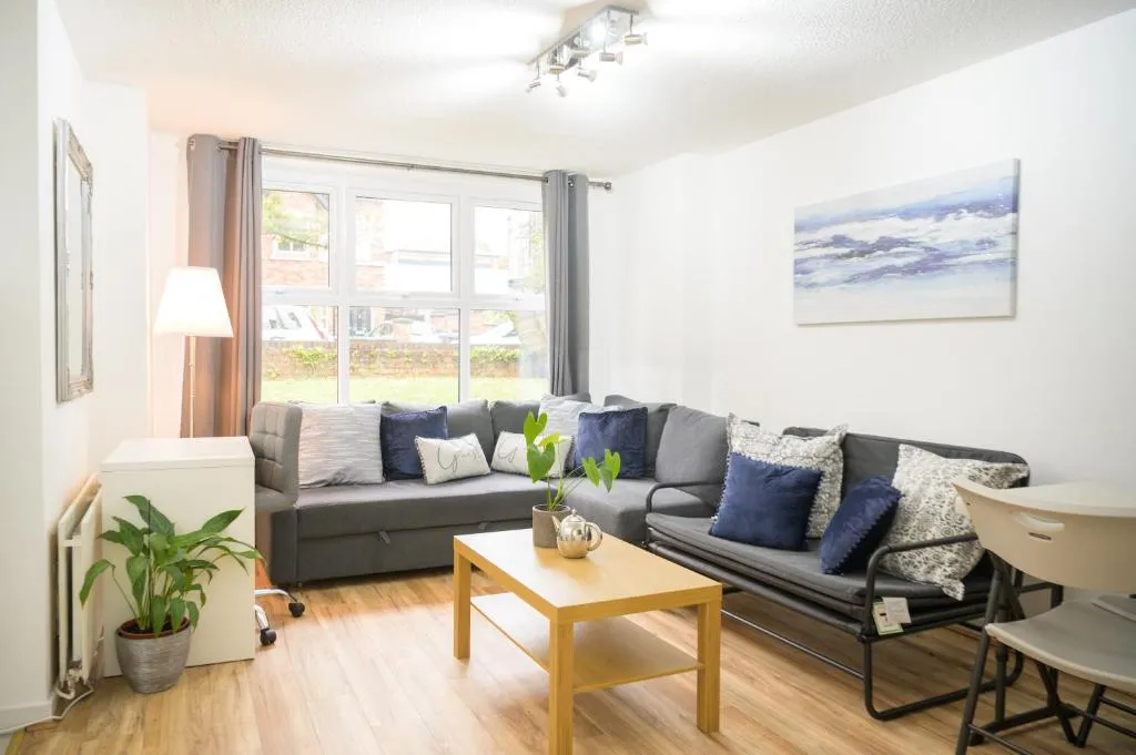 Silver Pines - 2BR - King Bed - 6 Guests - Wi-Fi - Free Parking