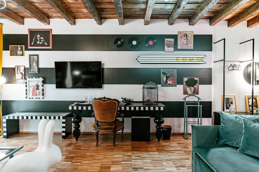 TV a/nebo společenská místnost v ubytování Aurum - Como Luxury Suites