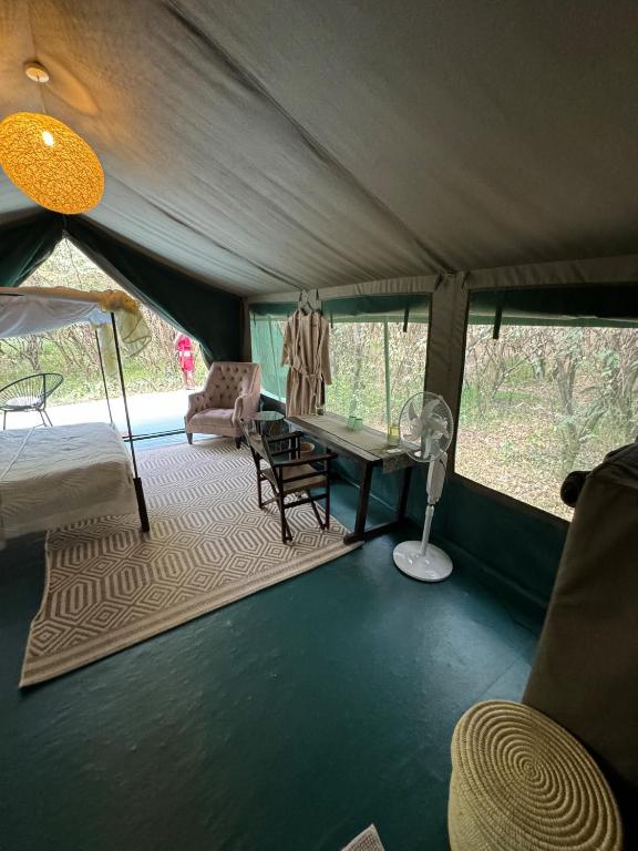 Posezení v ubytování Olkinyei Mara Tented Camp
