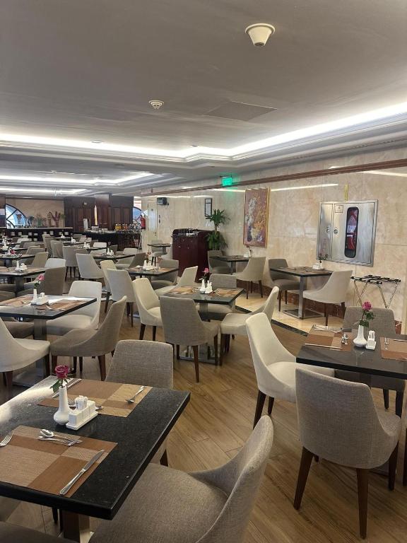 Restaurace v ubytování Emaar Royal Hotel