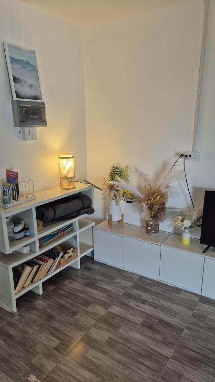 TV a/nebo společenská místnost v ubytování Kapila - Beachfront Home