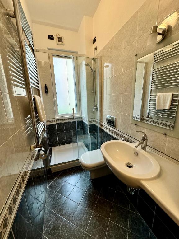 Koupelna v ubytování Hotel Parma