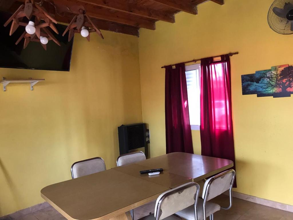 Μια τηλεόραση ή/και κέντρο ψυχαγωγίας στο Departamentos Peumayen Cabaña