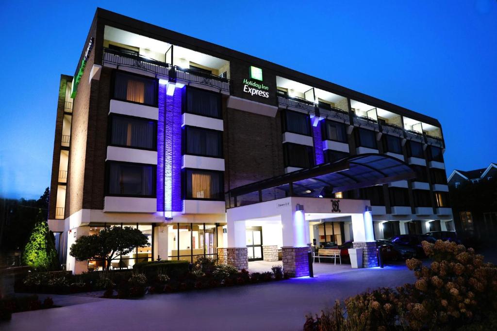Holiday Inn Express Detroit-Birmingham by IHG photo