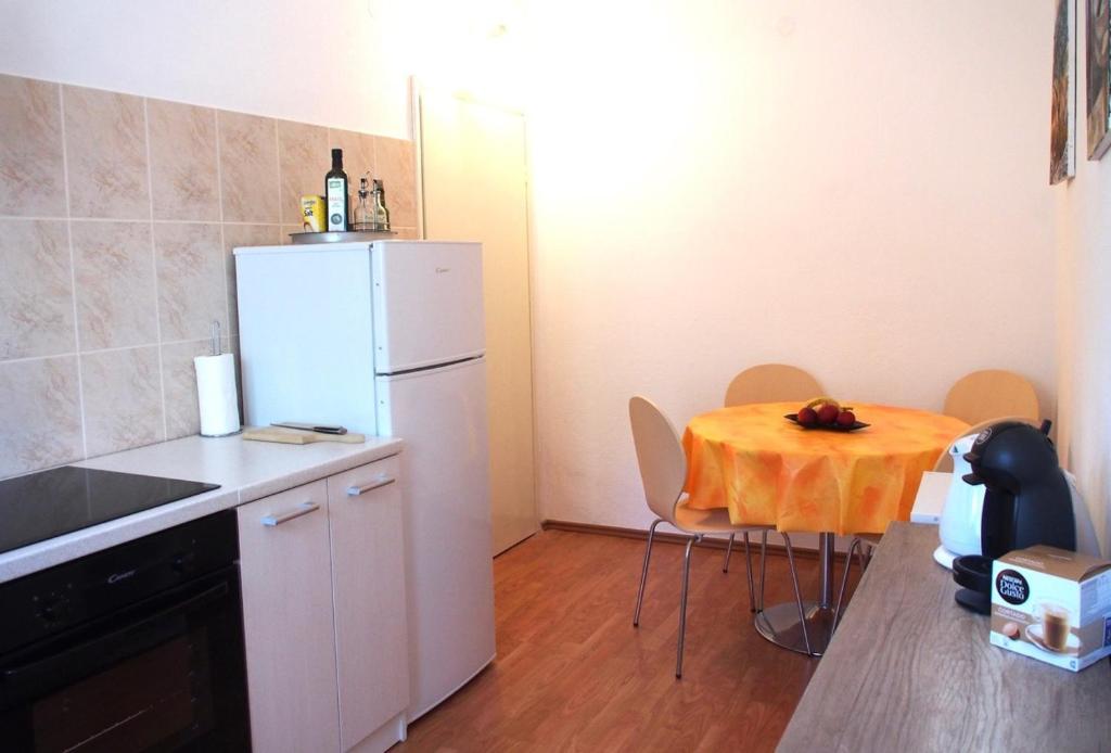 Kuchyňa alebo kuchynka v ubytovaní Apartments Doris