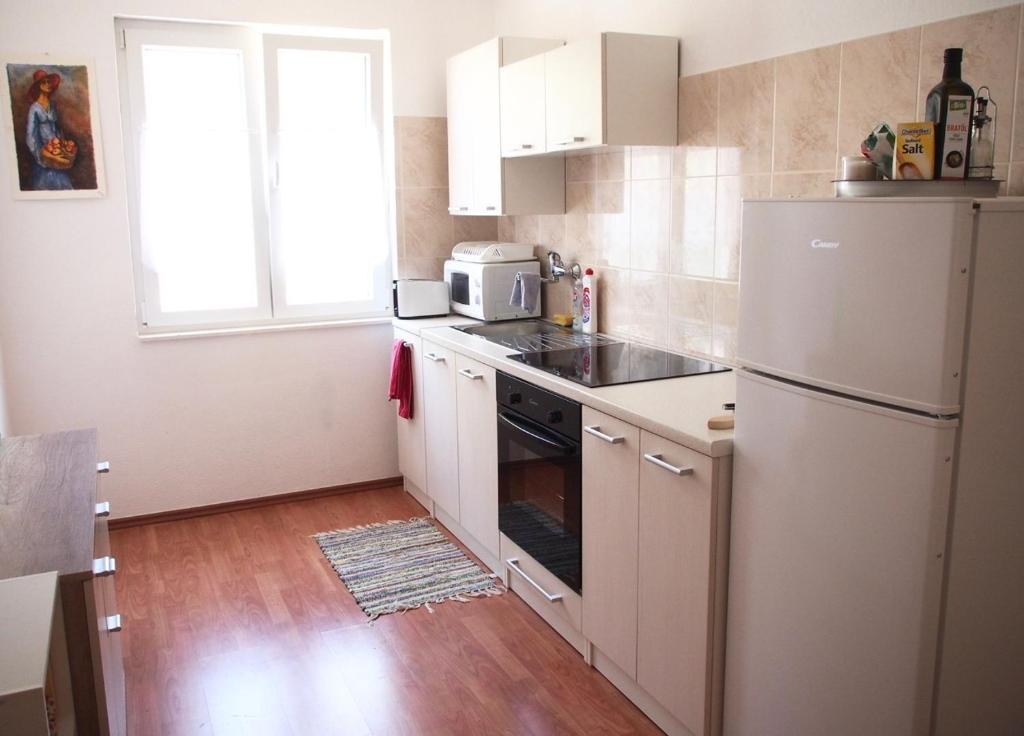 Kuchyňa alebo kuchynka v ubytovaní Apartments Doris