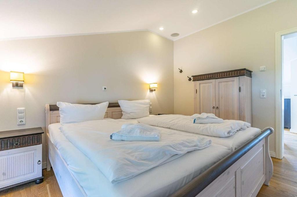 Postel nebo postele na pokoji v ubytování Landhaus Boddenhus