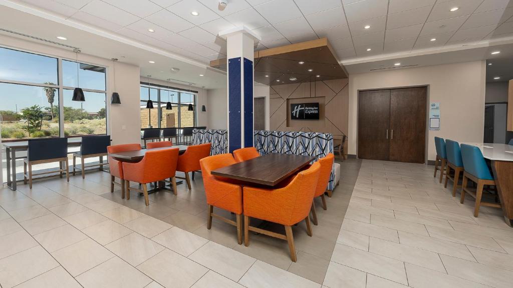 Holiday Inn Express & Suites Ridgecrest - China Lake by IHG photo