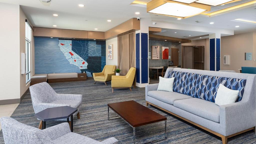 Holiday Inn Express & Suites Ridgecrest - China Lake by IHG photo