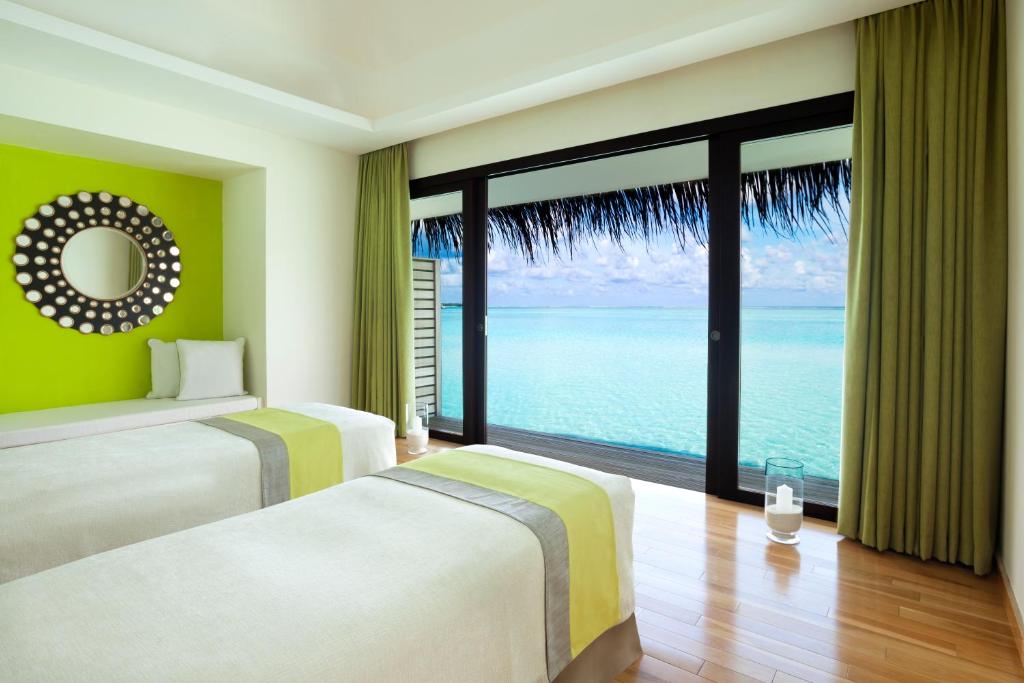 Postel nebo postele na pokoji v ubytování Niyama Private Islands Maldives - 25 percent off on Seaplane for minimum stay of 7 nights and more for stays until 20 October 2025
