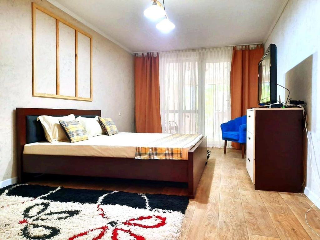 En eller flere senge i et værelse på Artik Apartment