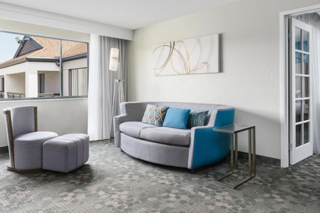 Courtyard by Marriott Orlando Lake Buena Vista at Vista Centre - King Suite With Sofa Bed
